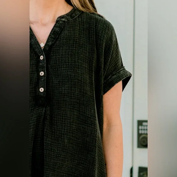 Chic Soul Women’s 2X/3X Cute And Carefree Top, Ash Black Plus Size Short Sleeve - Picture 3 of 11